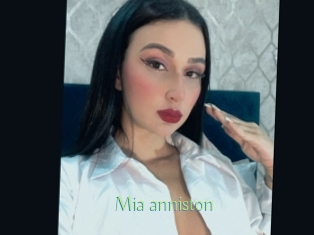 Mia_anniston